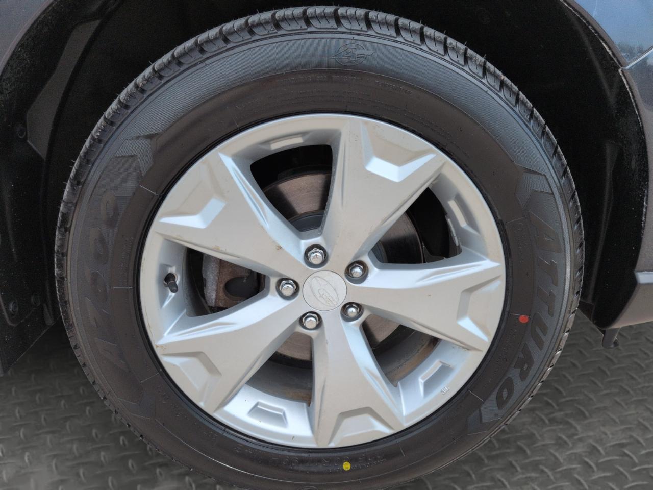 Subaru Forester 4dr CVT 2.5i Limited PZEV 2015