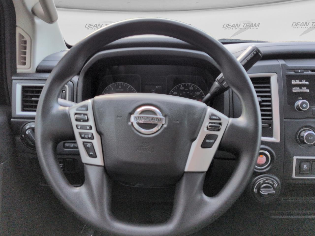 Nissan Titan 4x4 Crew Cab S 2017