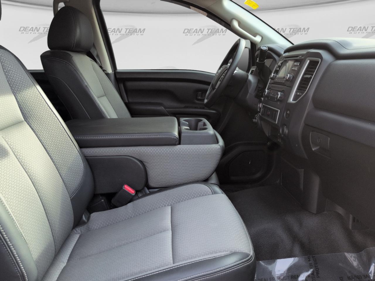 Nissan Titan 4x4 Crew Cab S 2017