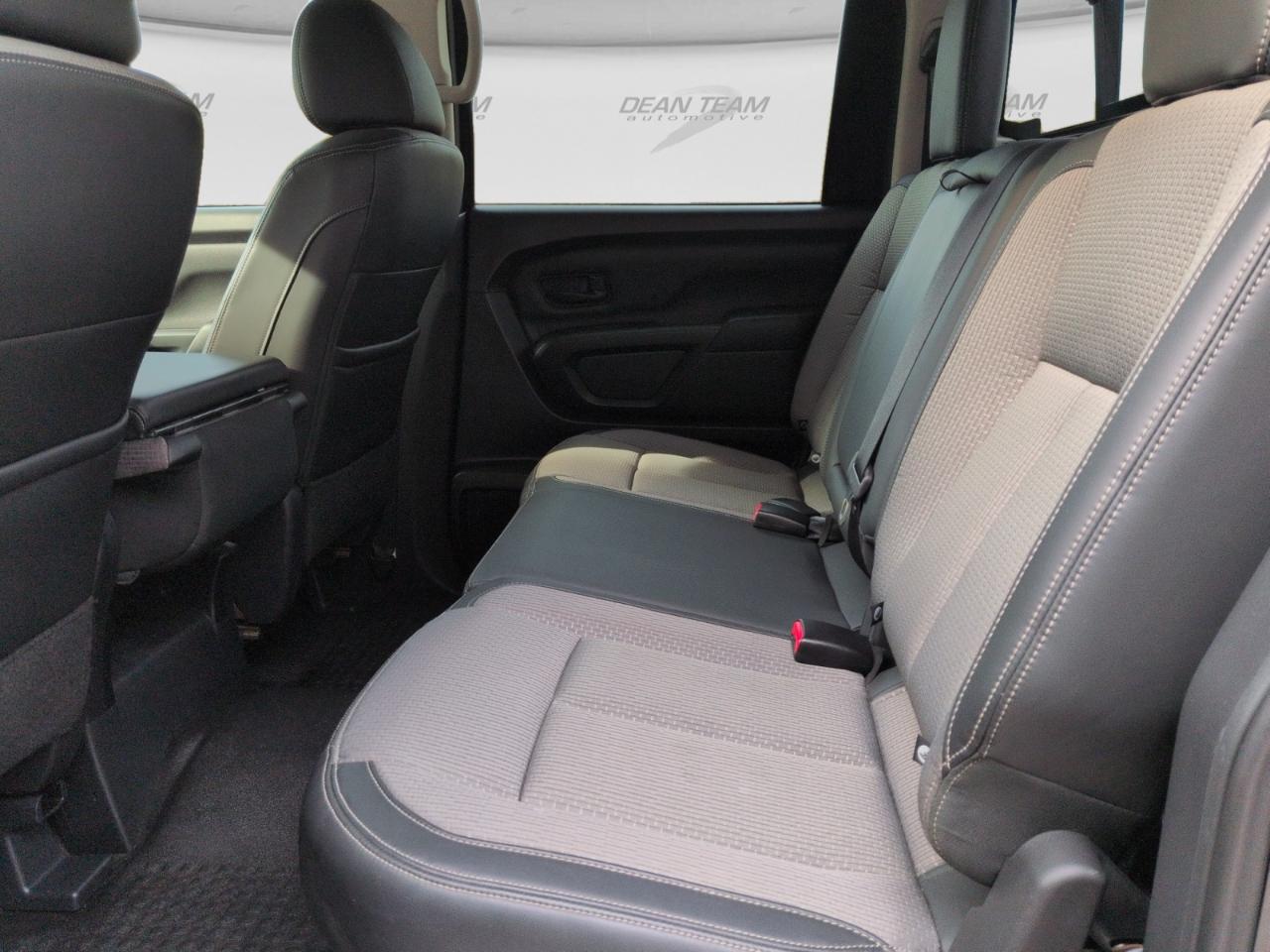 Nissan Titan 4x4 Crew Cab S 2017