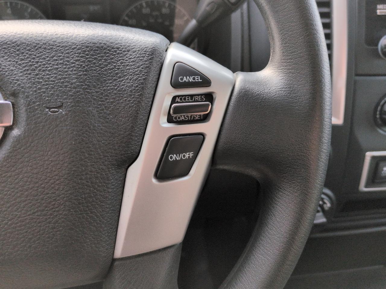 Nissan Titan 4x4 Crew Cab S 2017