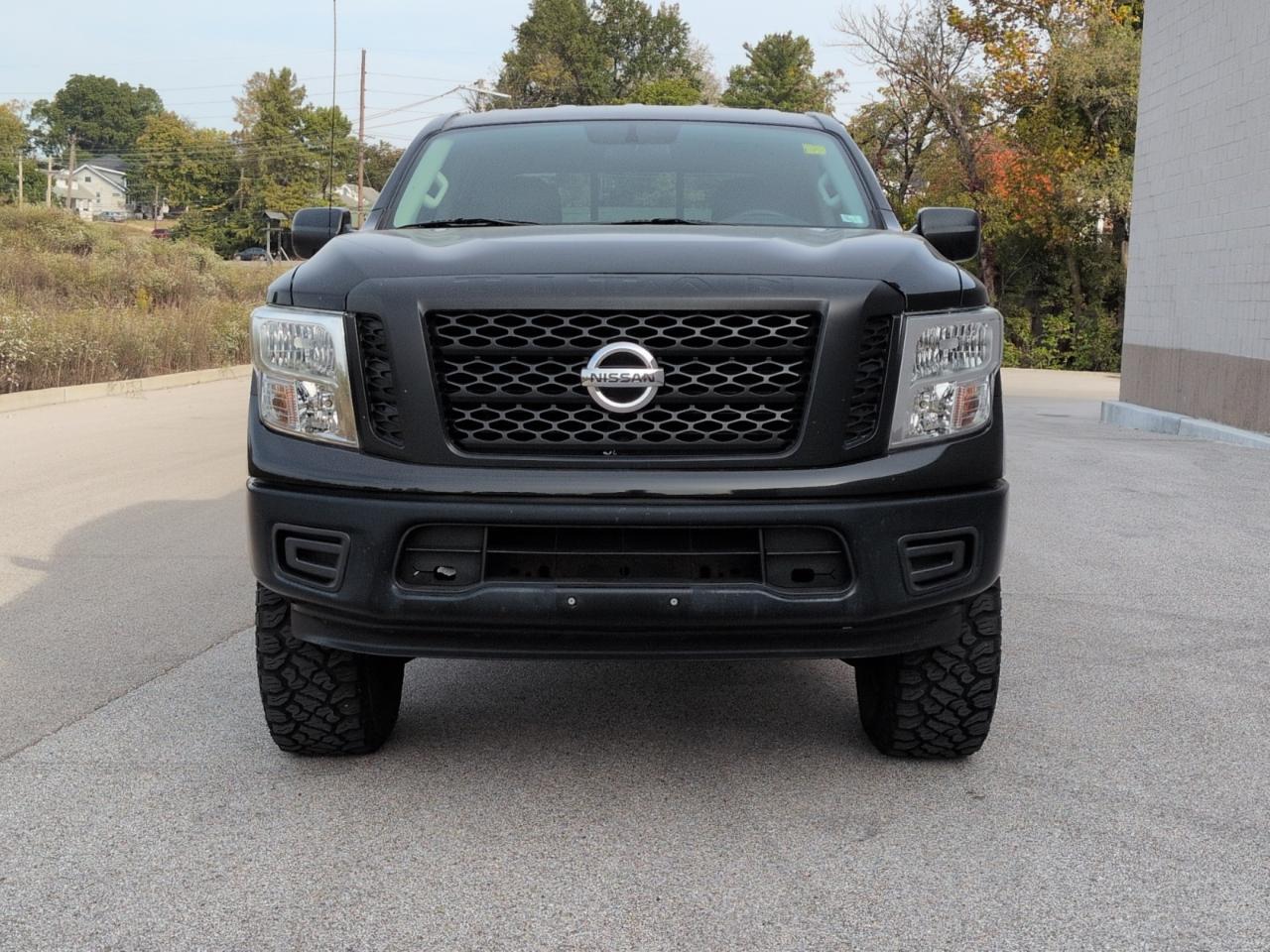 Nissan Titan 4x4 Crew Cab S 2017
