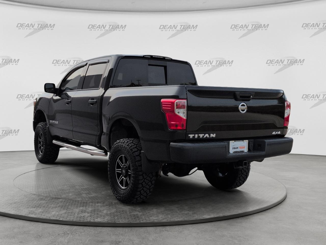 Nissan Titan 4x4 Crew Cab S 2017