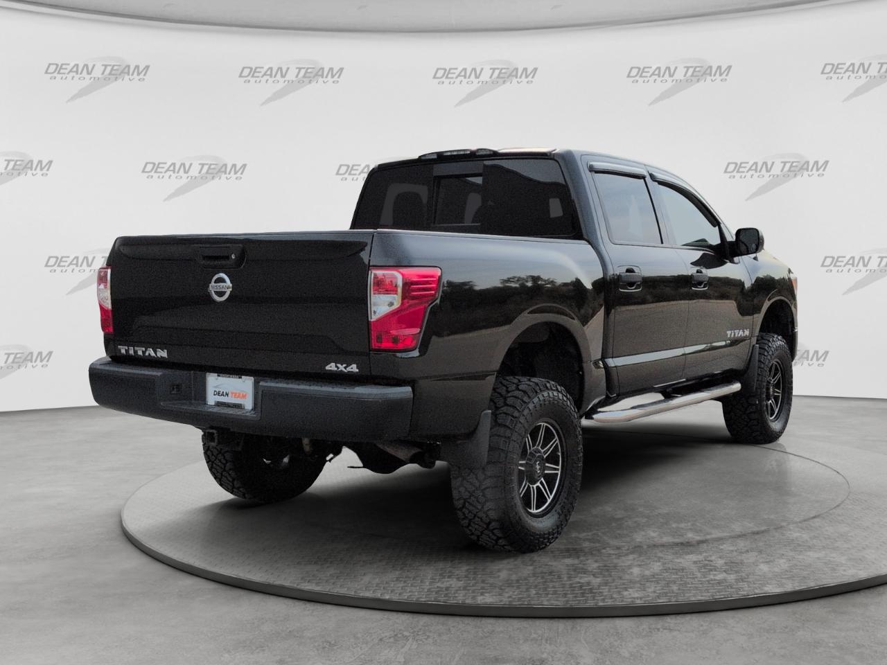 Nissan Titan 4x4 Crew Cab S 2017