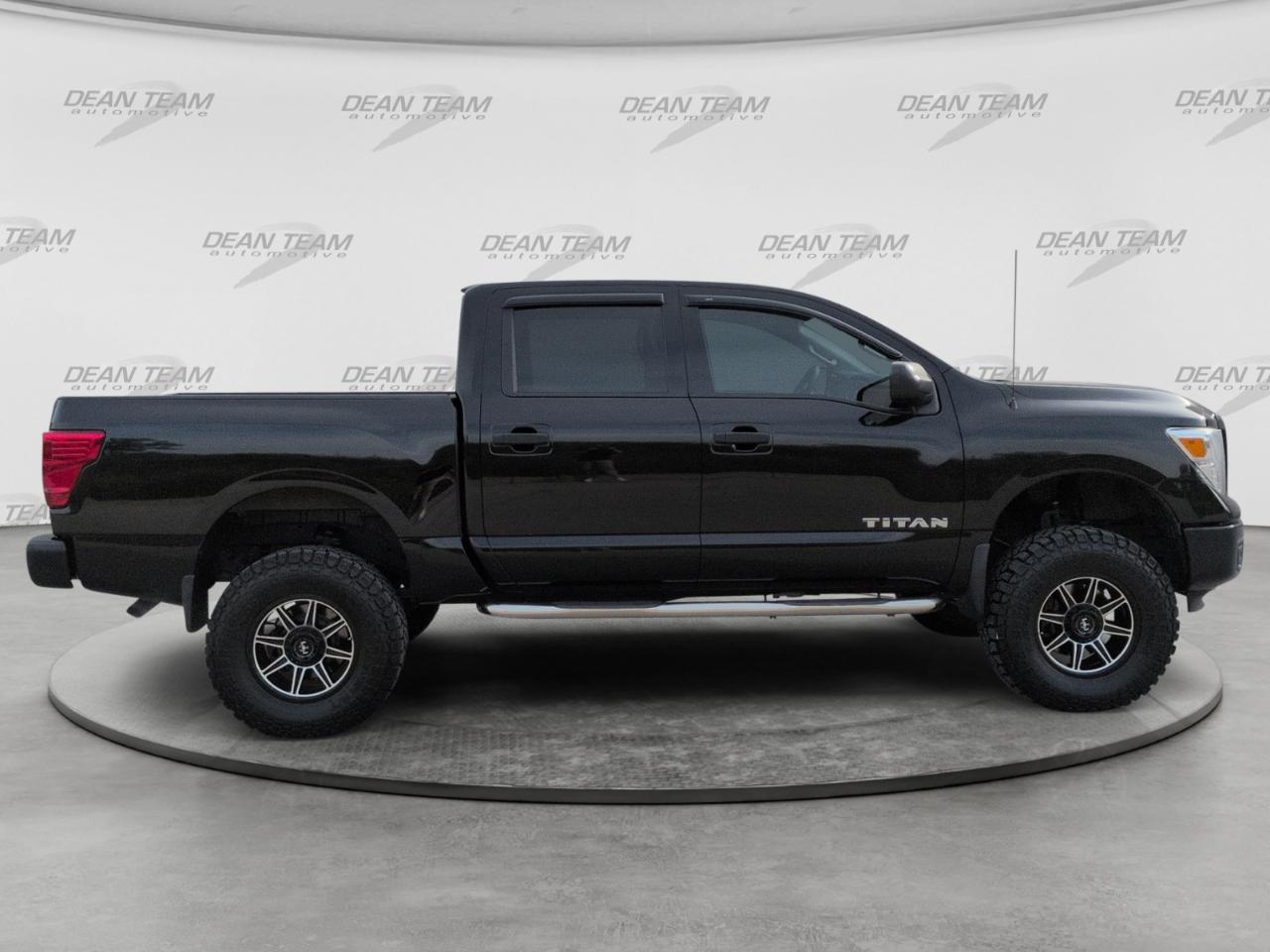 Nissan Titan 4x4 Crew Cab S 2017