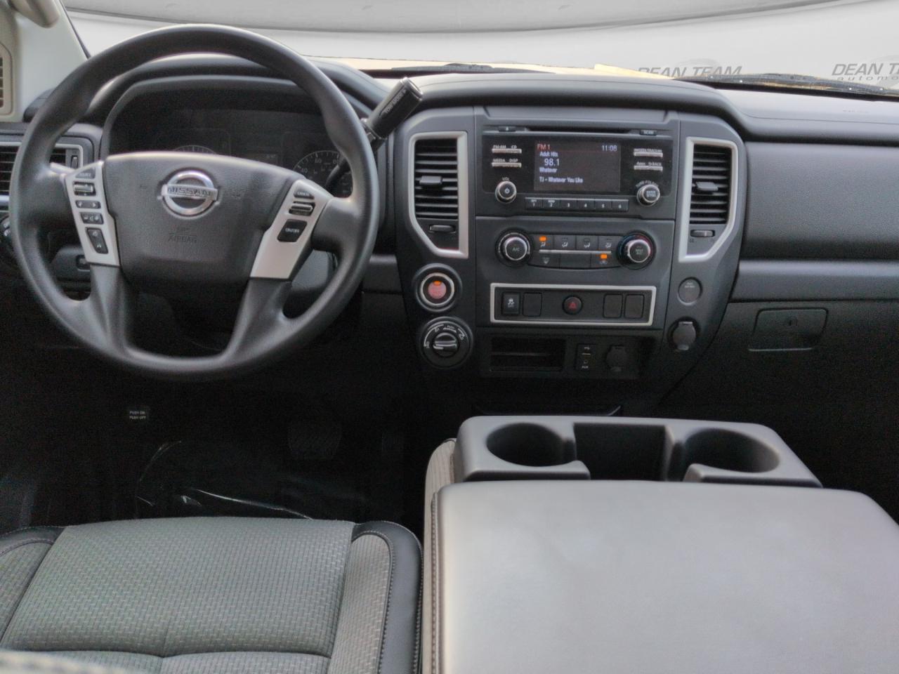 Nissan Titan 4x4 Crew Cab S 2017