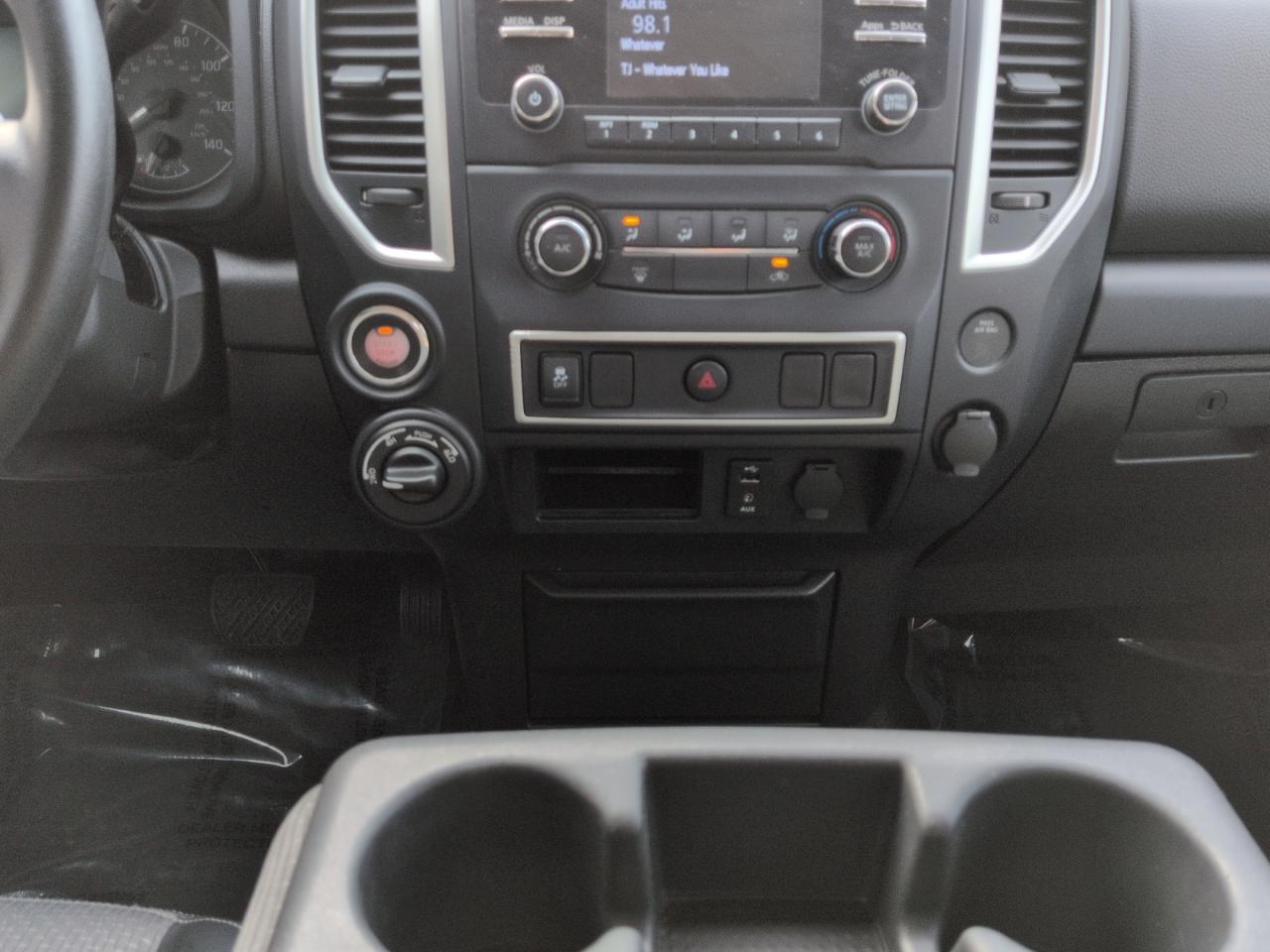 Nissan Titan 4x4 Crew Cab S 2017