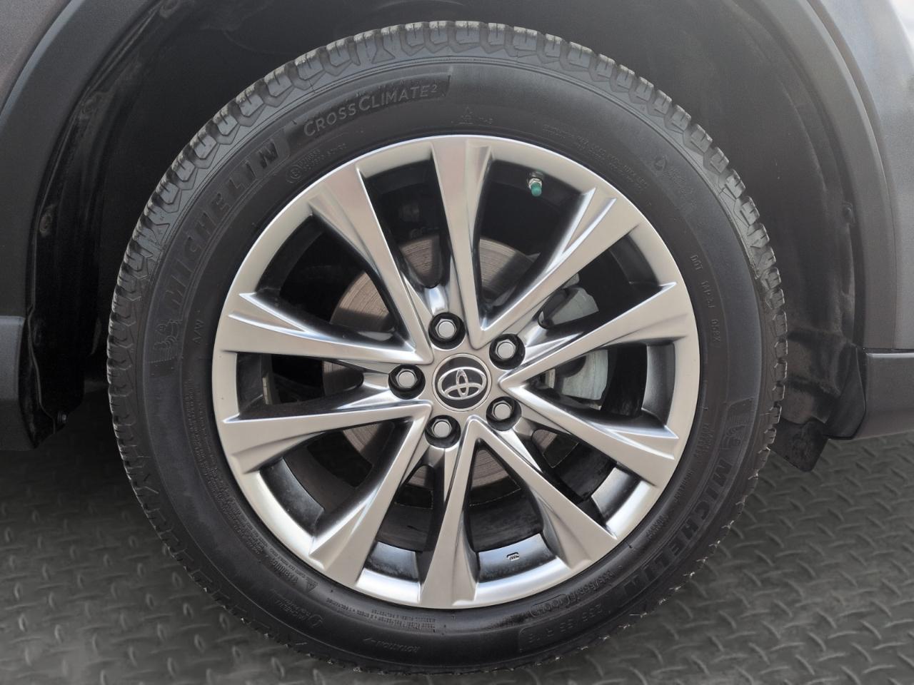 Toyota RAV4 Hybrid Limited AWD 2017