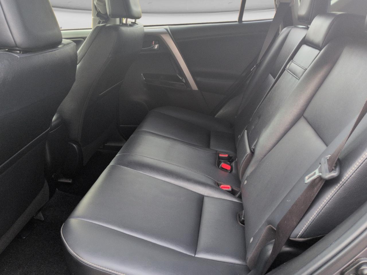 Toyota RAV4 Hybrid Limited AWD 2017