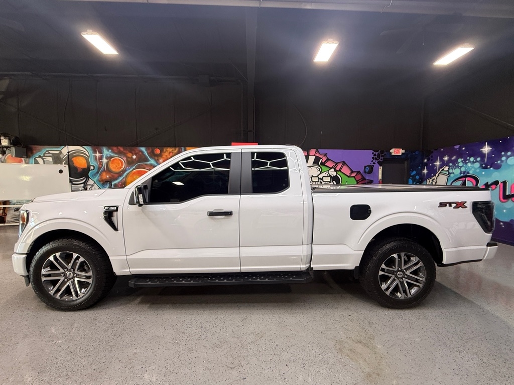 2022 Ford F-150 XL photo 2