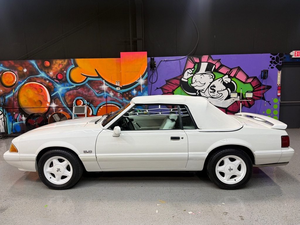 1993 Ford Mustang LX Convertible photo 3