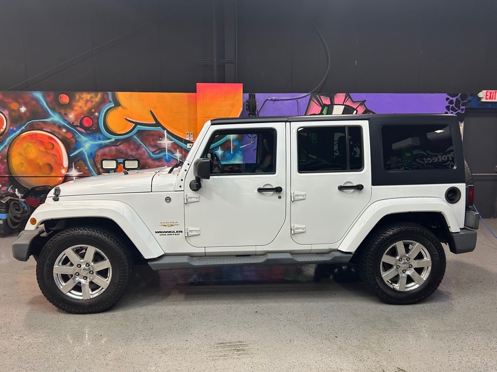 2013 Jeep Wrangler Unlimited Rubicon High Tide photo 2