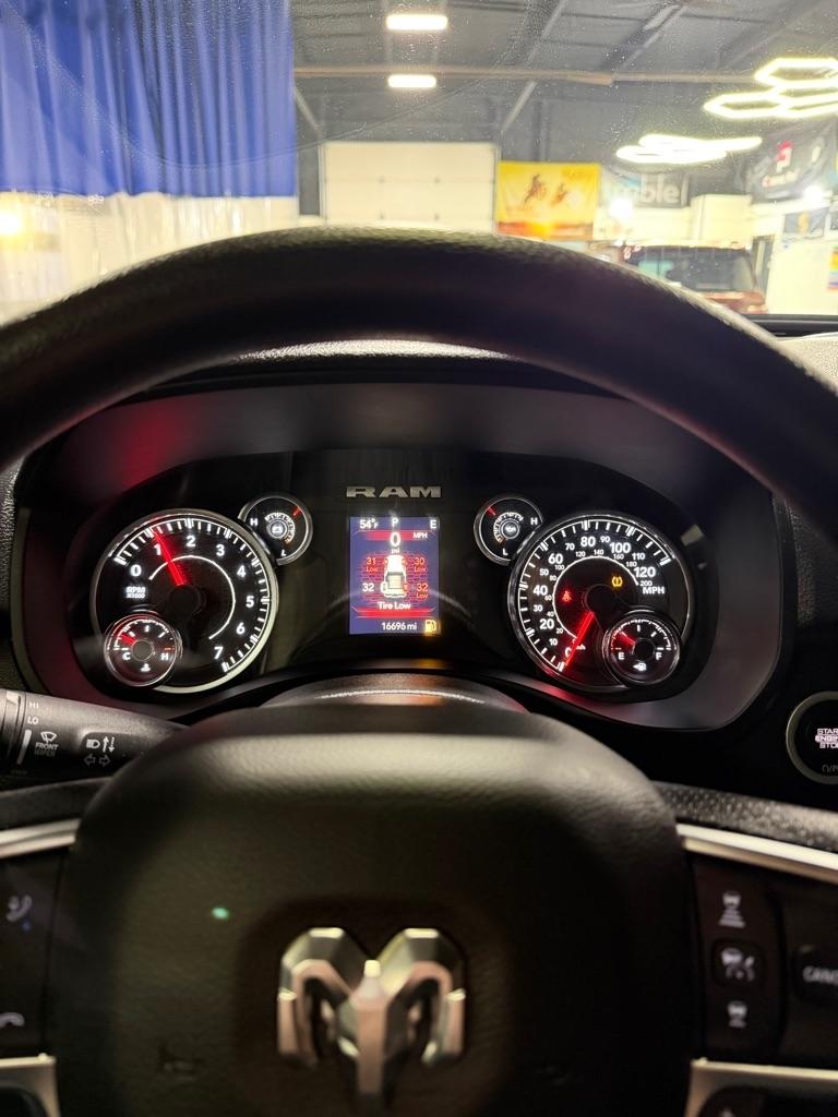 RAM 1500 Tradesman Crew Cab SWB 4WD 2025