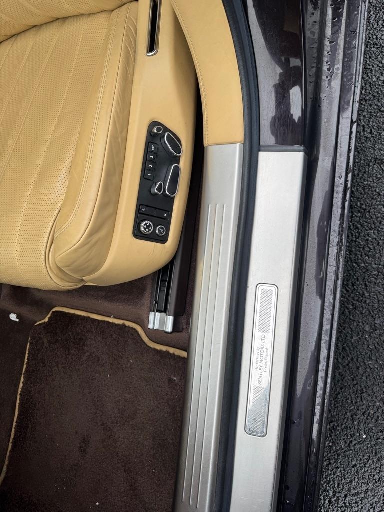 Bentley Continental Flying Spur Sedan 2014