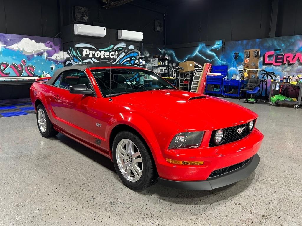 Ford Mustang GT Deluxe Convertible 2007