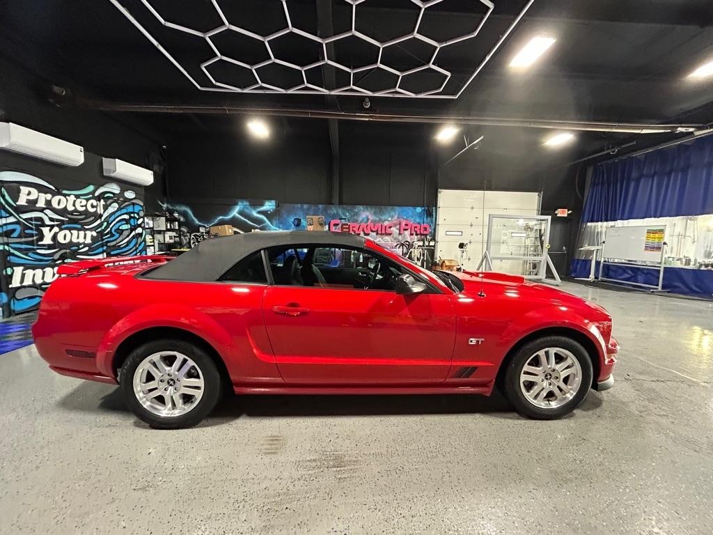 Ford Mustang GT Deluxe Convertible 2007
