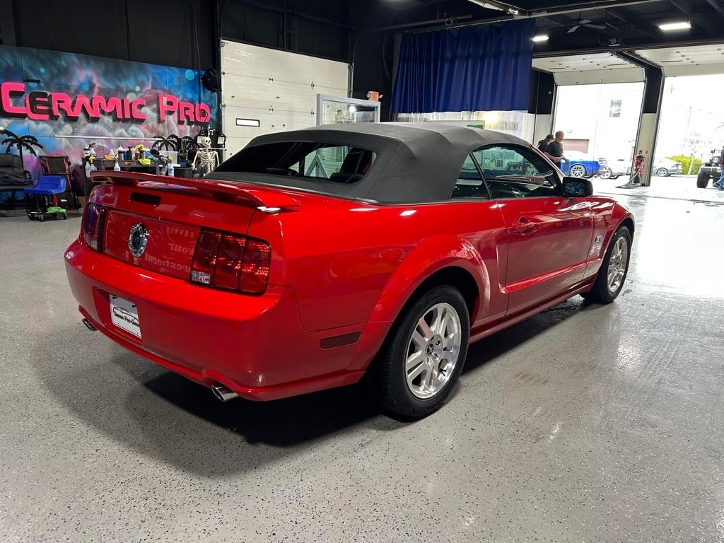 Ford Mustang GT Deluxe Convertible 2007