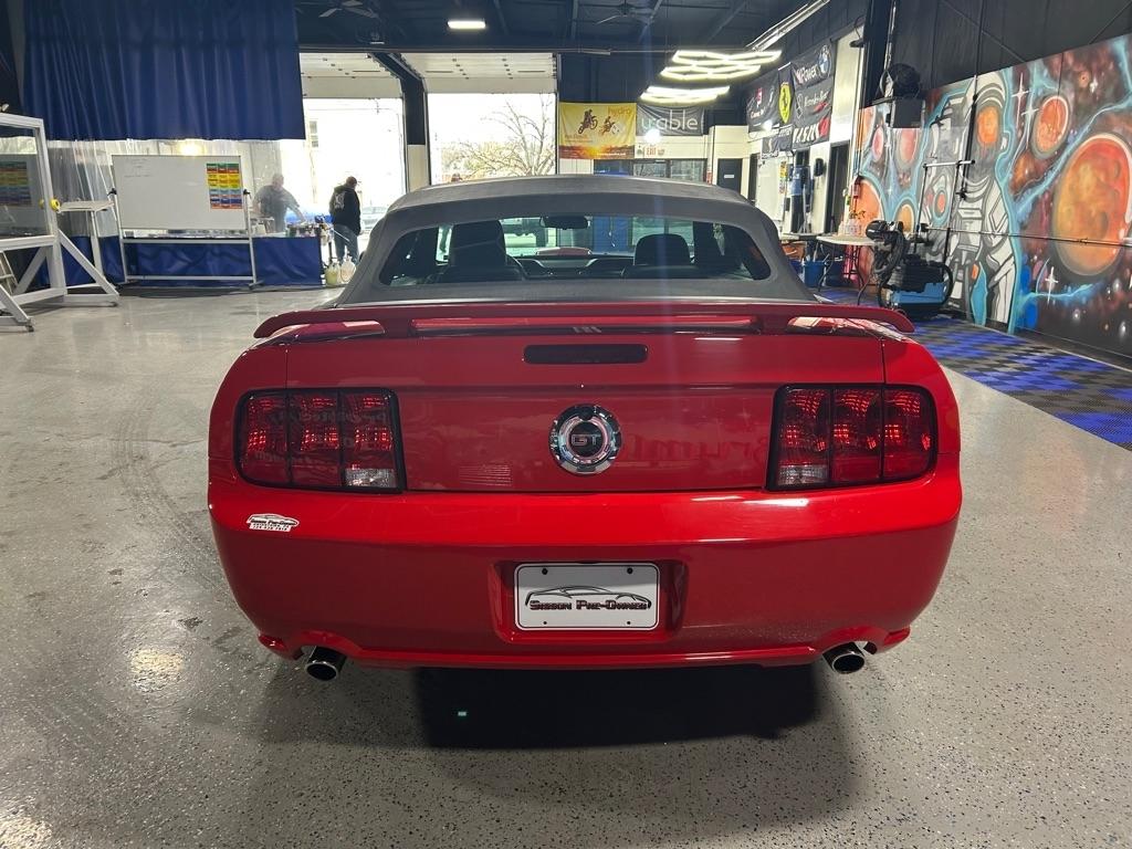 Ford Mustang GT Deluxe Convertible 2007
