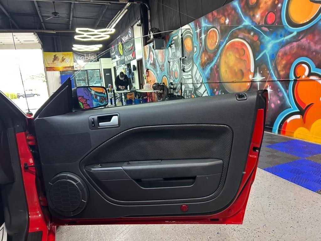 Ford Mustang GT Deluxe Convertible 2007