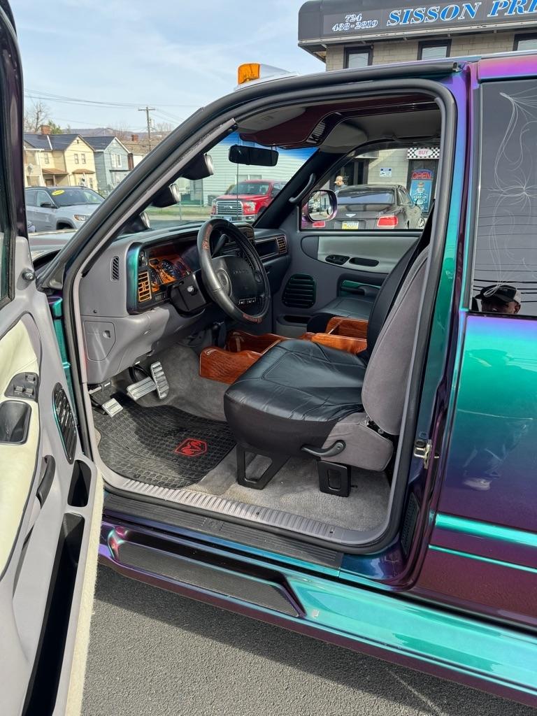 Dodge Ram 1500 ST Club Cab 6.5-ft. Bed 4WD 1997