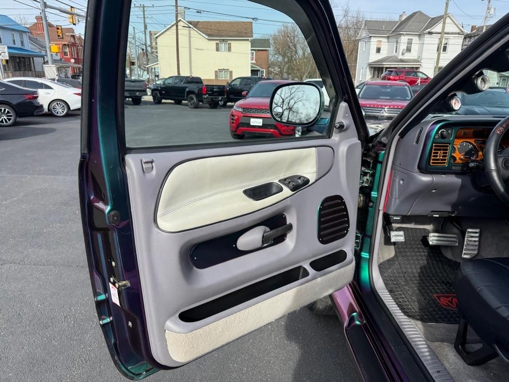 Dodge Ram 1500 ST Club Cab 6.5-ft. Bed 4WD 1997