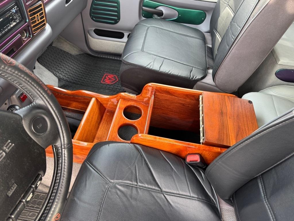 Dodge Ram 1500 ST Club Cab 6.5-ft. Bed 4WD 1997