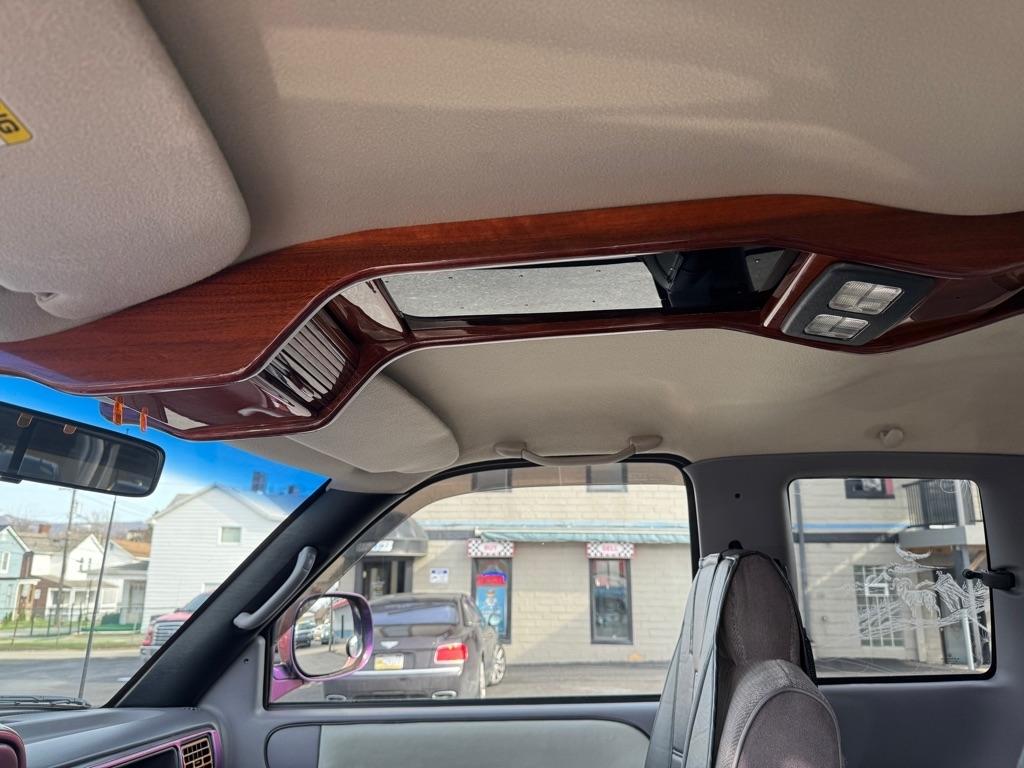 Dodge Ram 1500 ST Club Cab 6.5-ft. Bed 4WD 1997