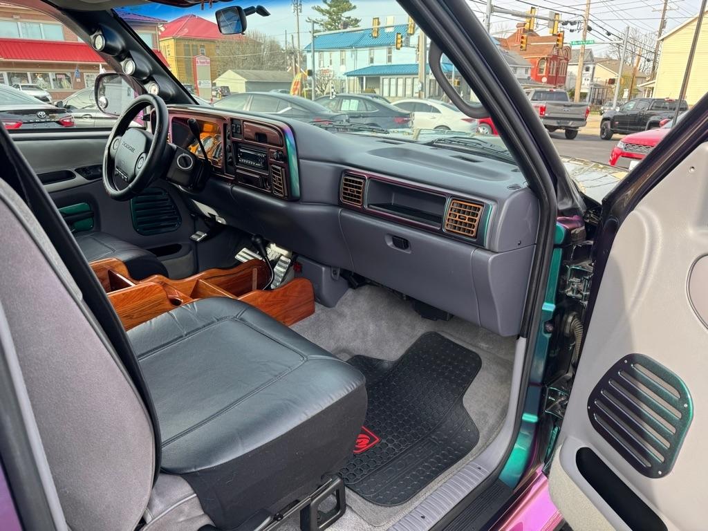 Dodge Ram 1500 ST Club Cab 6.5-ft. Bed 4WD 1997