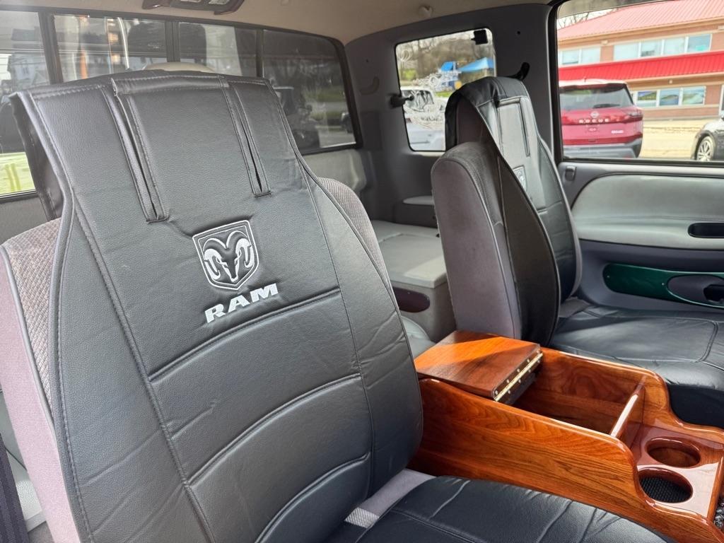 Dodge Ram 1500 ST Club Cab 6.5-ft. Bed 4WD 1997