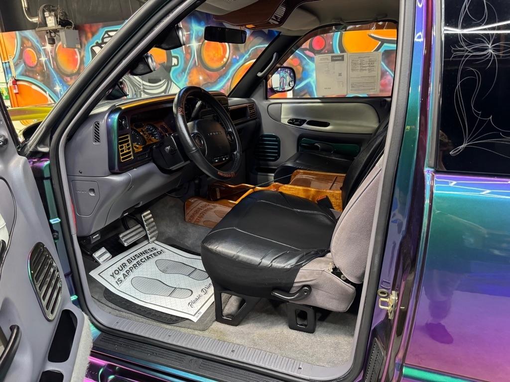 Dodge Ram 1500 ST Club Cab 6.5-ft. Bed 4WD 1997