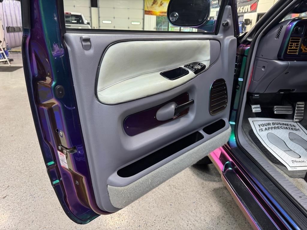 Dodge Ram 1500 ST Club Cab 6.5-ft. Bed 4WD 1997