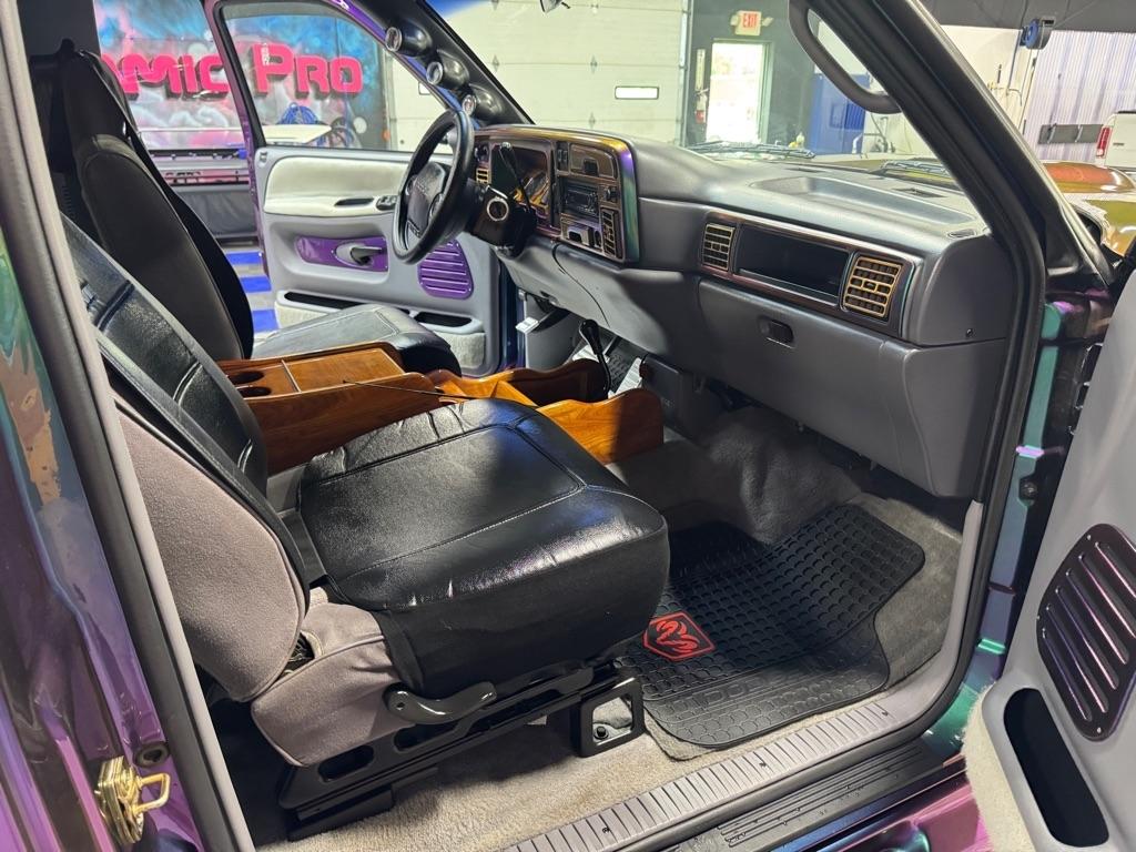 Dodge Ram 1500 ST Club Cab 6.5-ft. Bed 4WD 1997