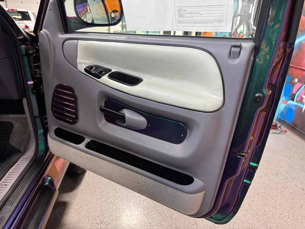 Dodge Ram 1500 ST Club Cab 6.5-ft. Bed 4WD 1997