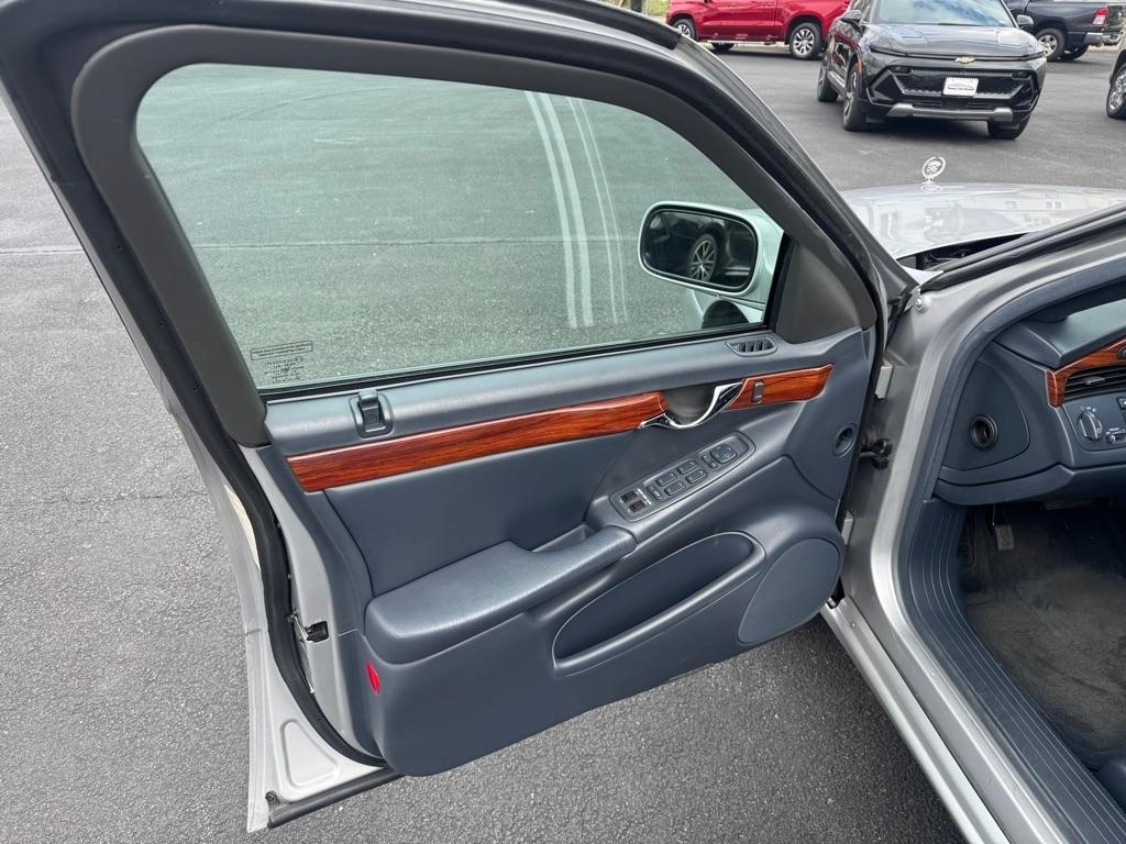 Cadillac DTS Professional 4dr Sdn Limousine 2001