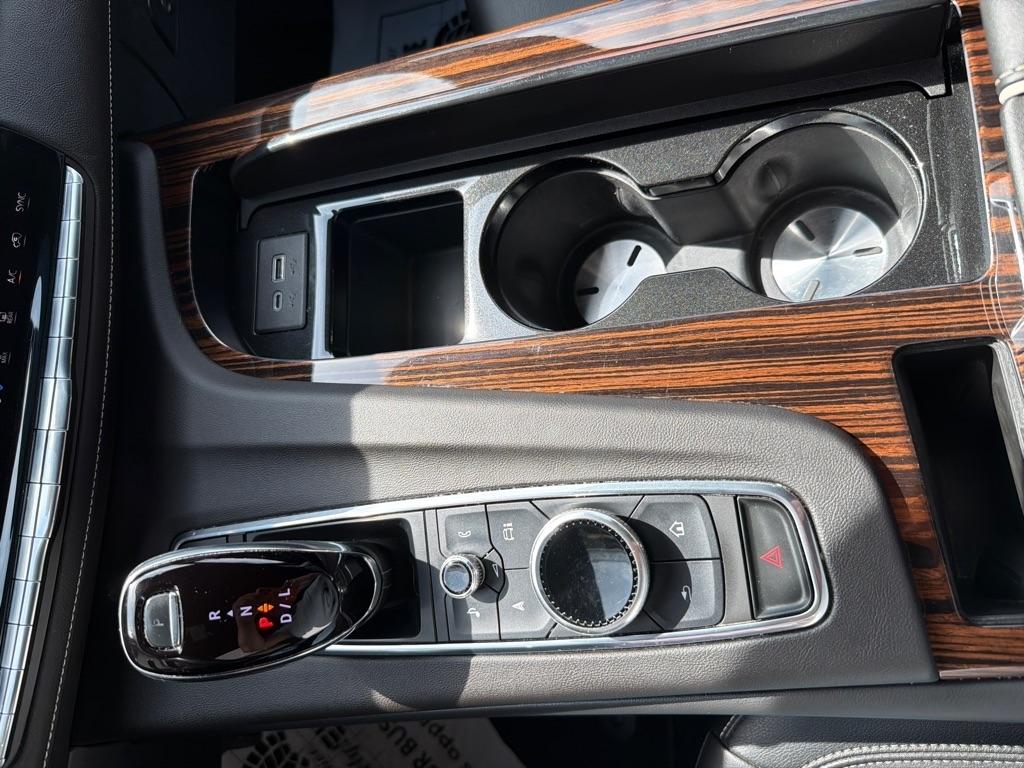 Cadillac Escalade Luxury 4WD 2022