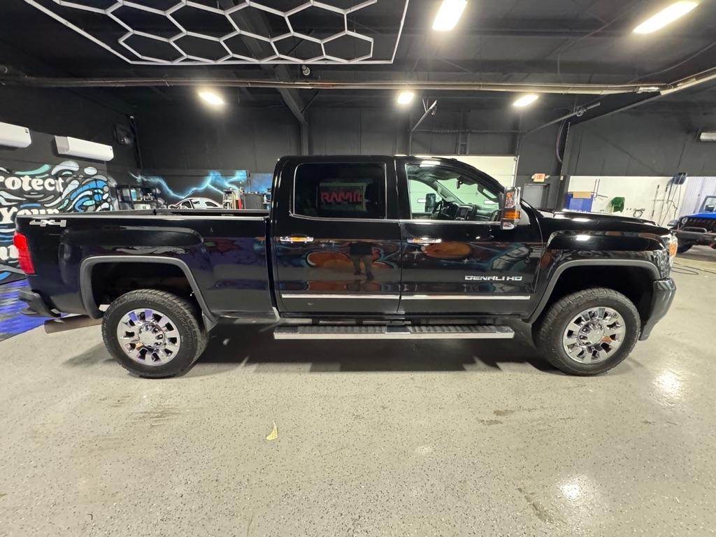 GMC Sierra 2500HD Denali Crew Cab 4WD 2016