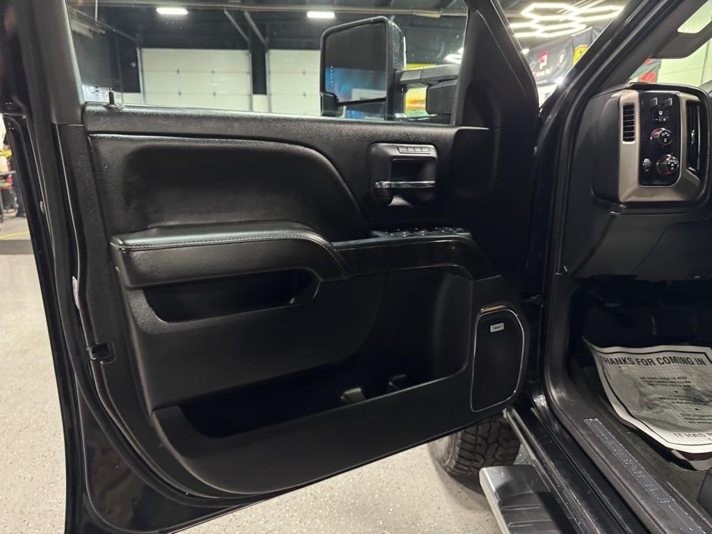 GMC Sierra 2500HD Denali Crew Cab 4WD 2016