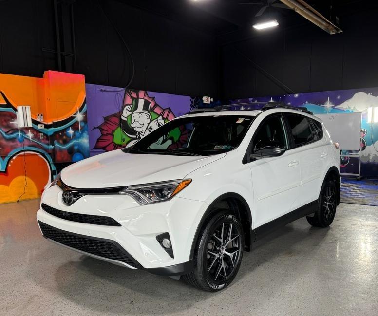 2017 Toyota RAV4 SE AWD's photo