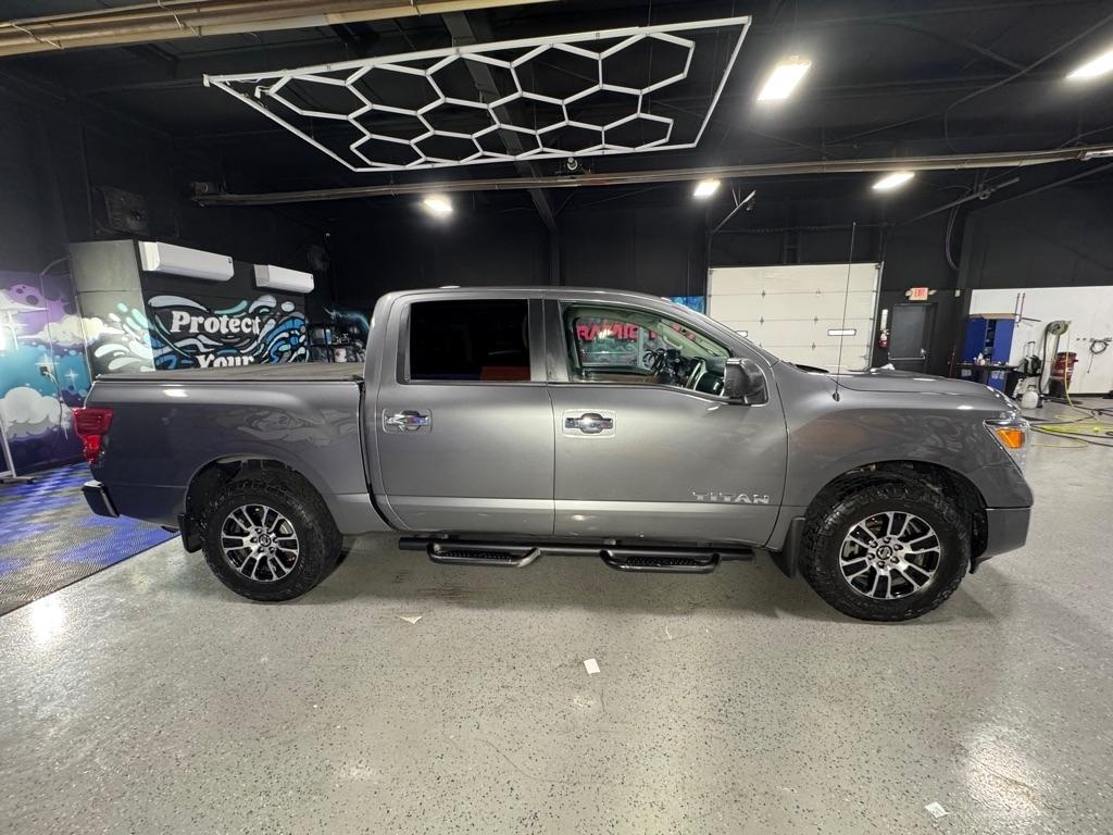 Nissan Titan SV Crew Cab 4WD 2021
