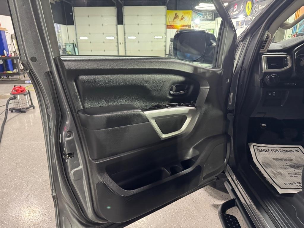 Nissan Titan SV Crew Cab 4WD 2021