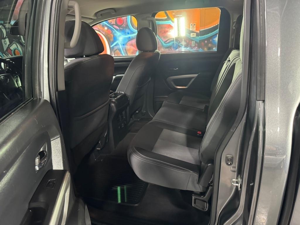 Nissan Titan SV Crew Cab 4WD 2021