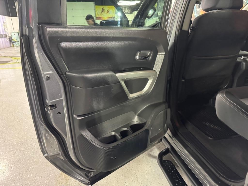 Nissan Titan SV Crew Cab 4WD 2021