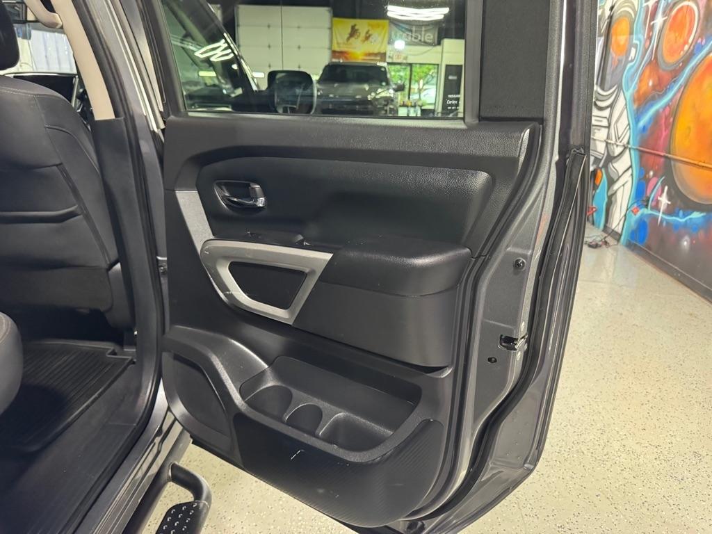 Nissan Titan SV Crew Cab 4WD 2021