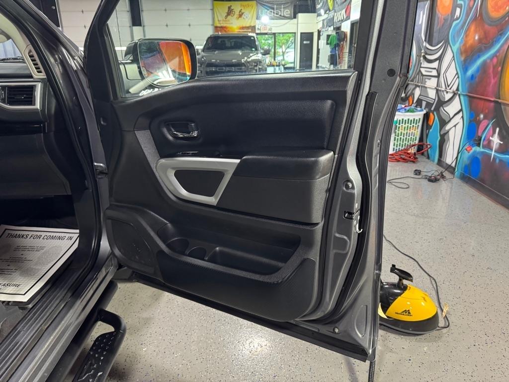 Nissan Titan SV Crew Cab 4WD 2021