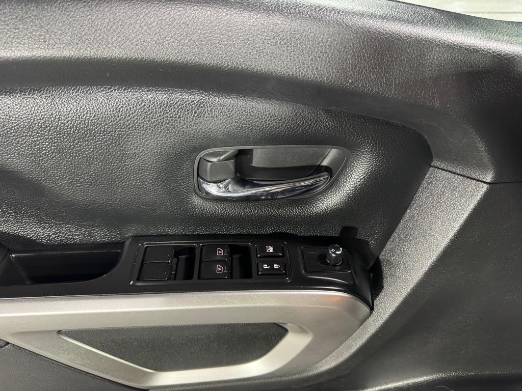 Nissan Titan SV Crew Cab 4WD 2021