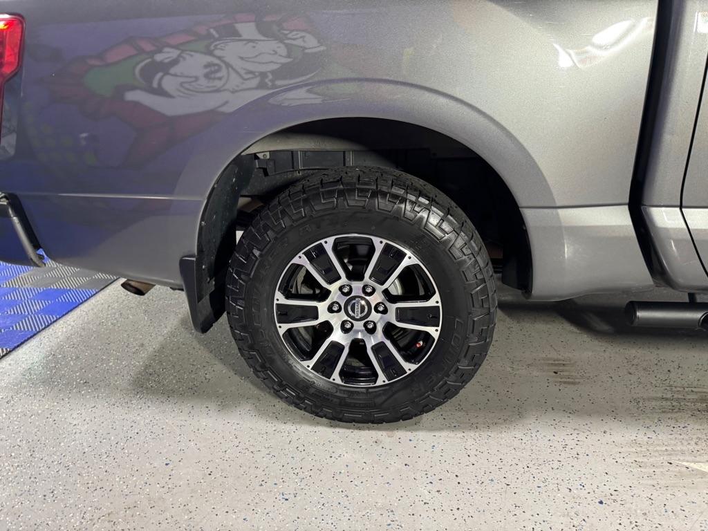Nissan Titan SV Crew Cab 4WD 2021