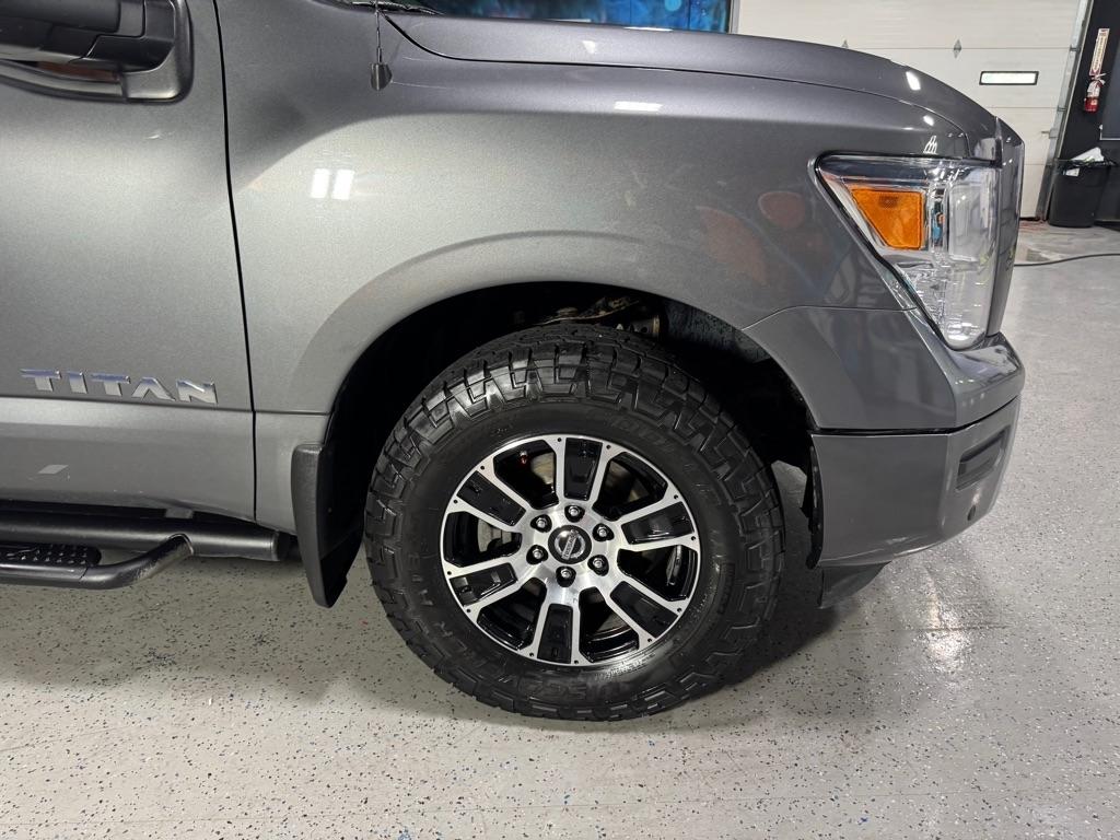 Nissan Titan SV Crew Cab 4WD 2021