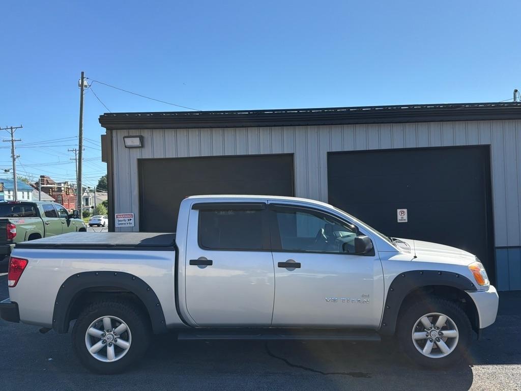 Nissan Titan S Crew Cab 4WD 2015