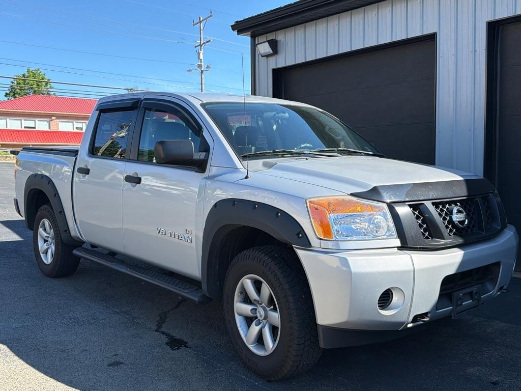 Nissan Titan S Crew Cab 4WD 2015