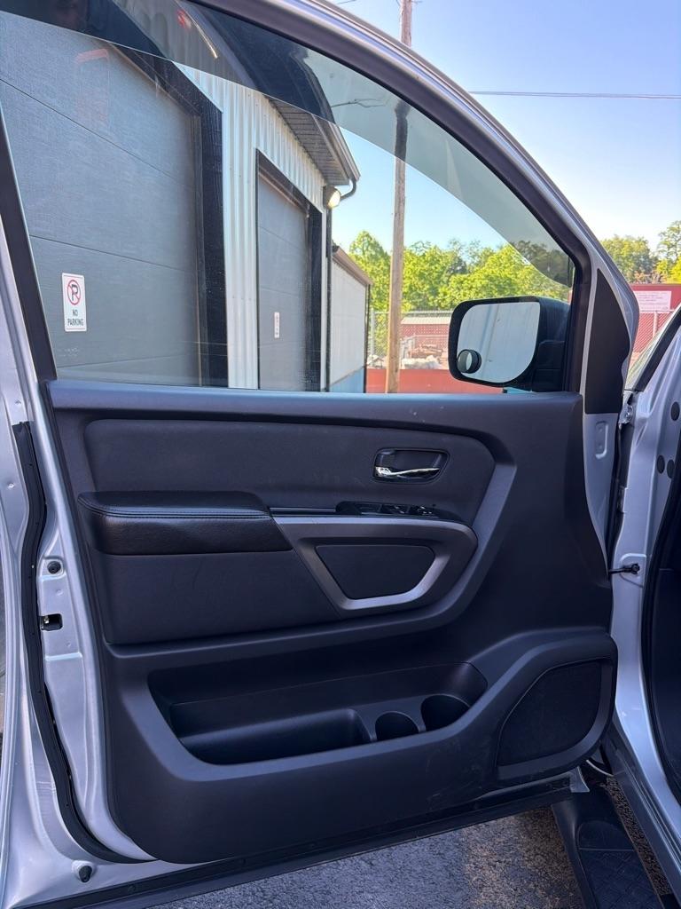 Nissan Titan S Crew Cab 4WD 2015